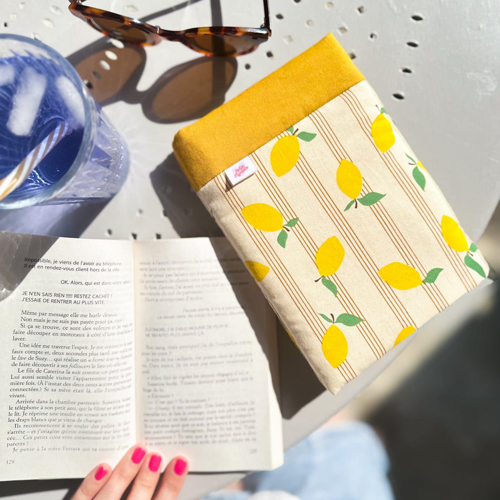 Charlotte Book Pouch