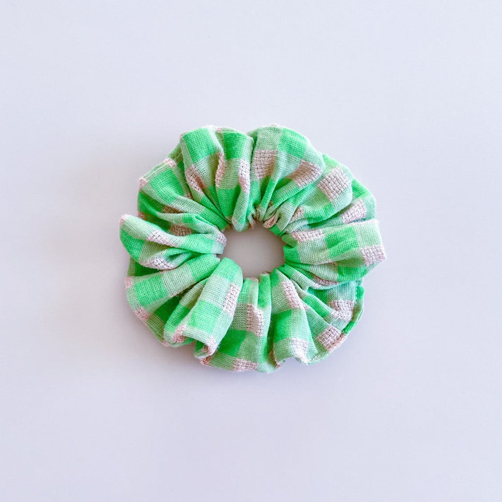 Chouchou, cousu main en coton motifs carreaux vichy vert et rose pour embellir son look et ses cheveux idéal pour offrir 