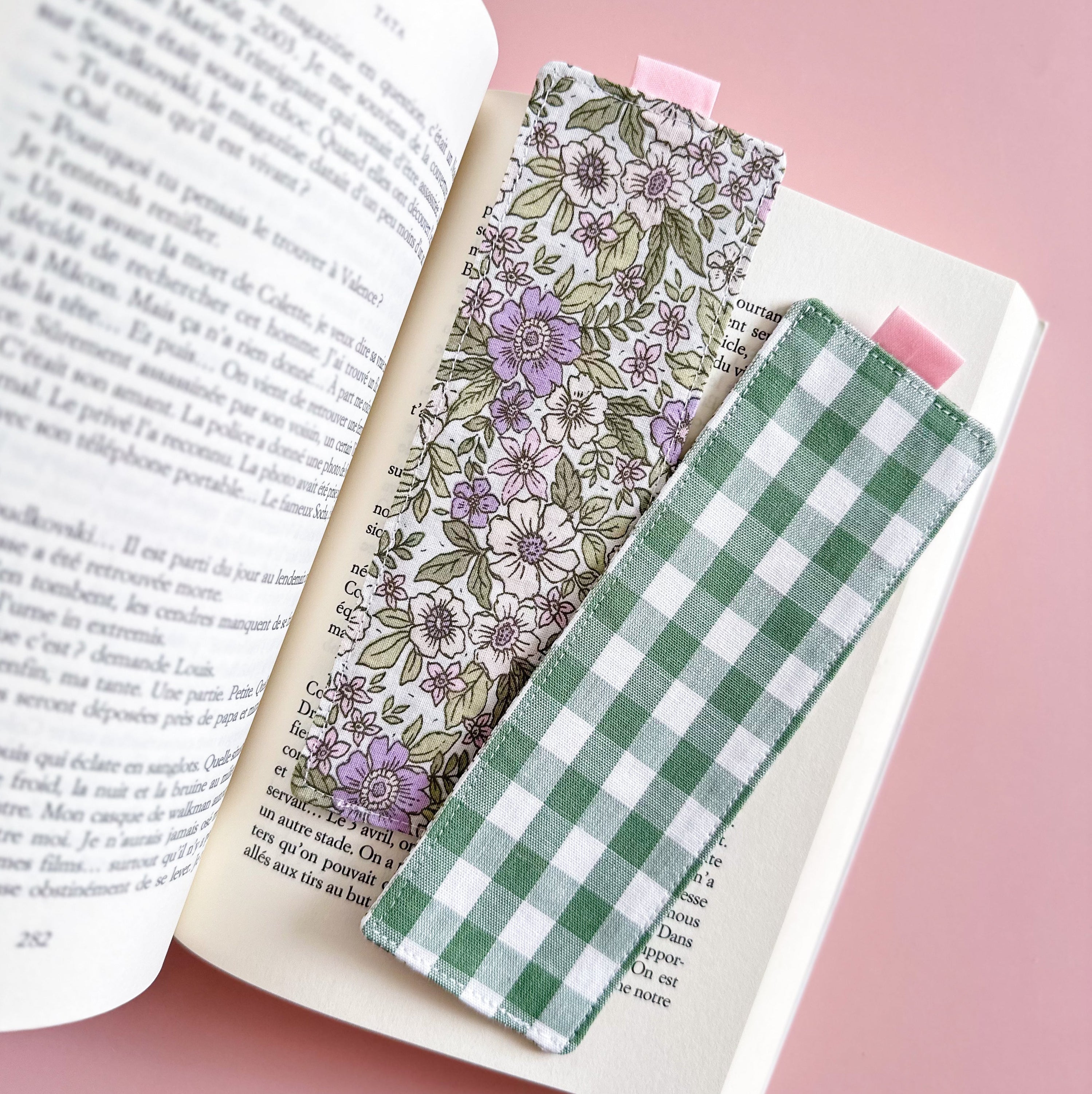 Marque Pages en tissu vichy vert et fleuri lila cousu main 