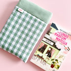pochette livre vichy vert sauge format poche avec livre un lundi parfum matcha,littérarture japonnaise