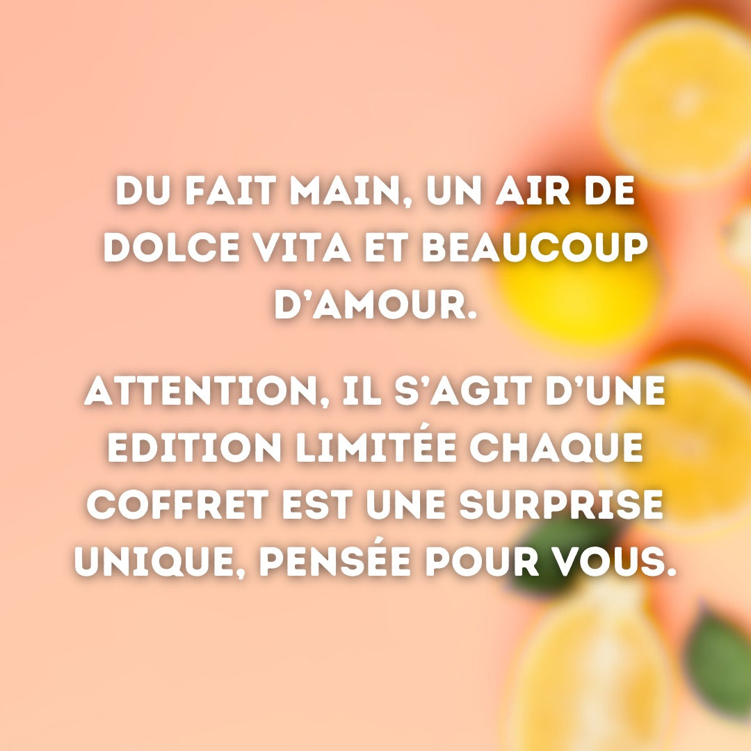 Message de la créatrice sur fond pêche citronné annonçant le concept de la box : du fait main, un air de Dolce Vita et beaucoup d'amour. Attention, il s'agit d'une édition limitée, chaque coffret est une surprise unique, pensée pour vous.